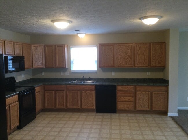 Building Photo - 1046 Swinton Way
