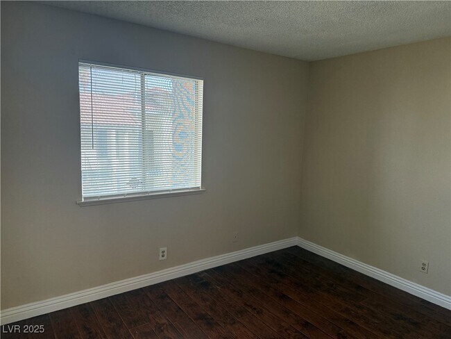 Building Photo - 4689 W Sand Creek Ave