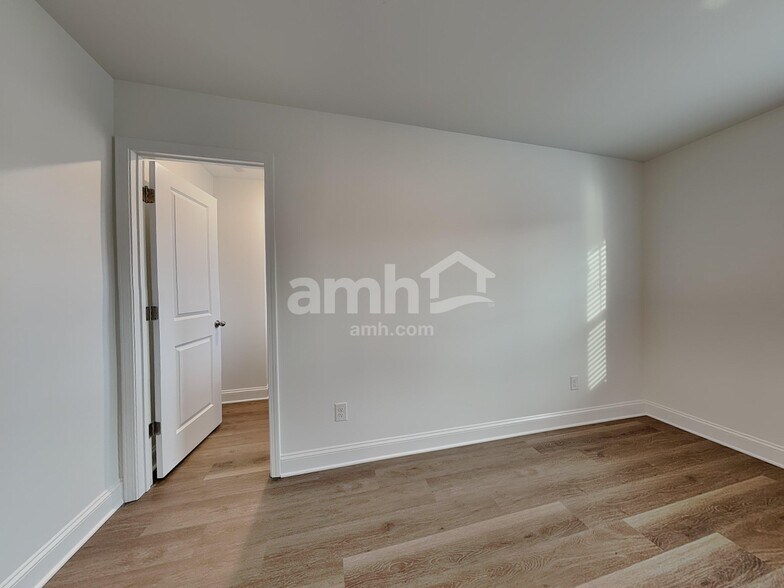 Building Photo - 6042 Rosemore Ln