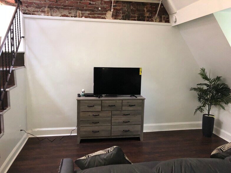 Family room - 1127 S 48th St