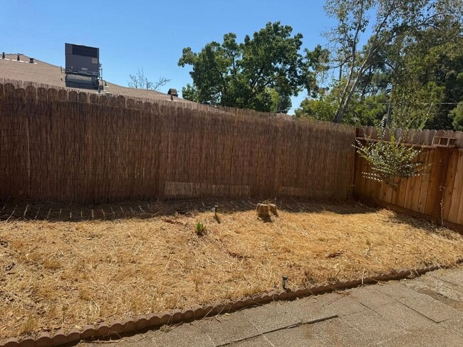 Building Photo - 4973-4975 Summerwood Circle