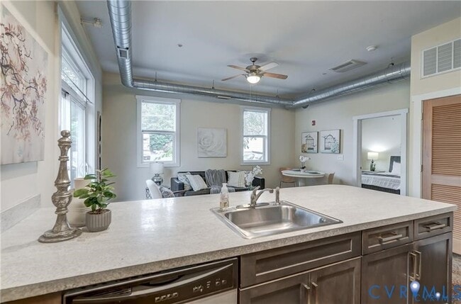 Building Photo - 1020 Porter St