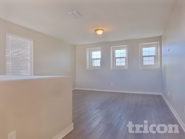 Building Photo - 11641 N 165th Ln