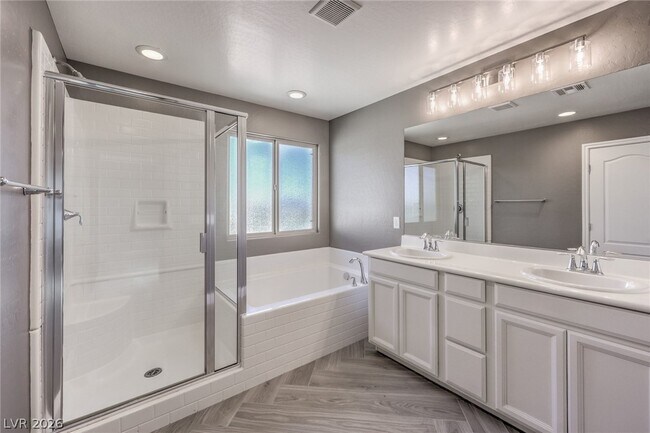 Building Photo - 12420 Pinetina St