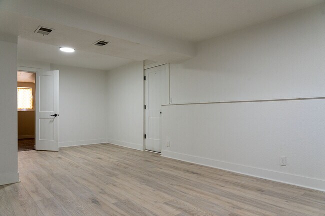 Building Photo - 2000 N Fry St