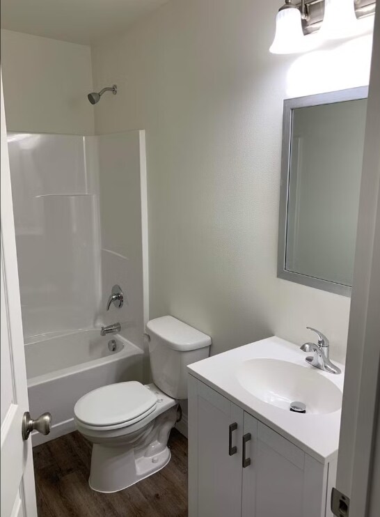 Building Photo - 802-804 W 6TH ST