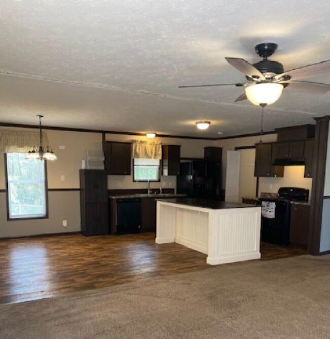 Building Photo - Three Bedroom Two Bath in Lee County, Phenix City, AL