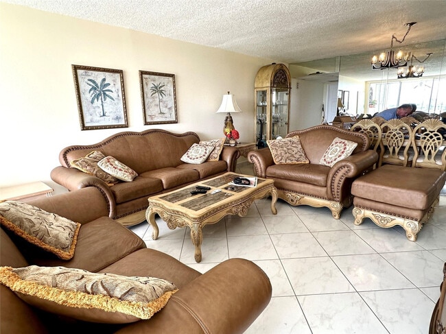 Building Photo - 2671 S Course Dr