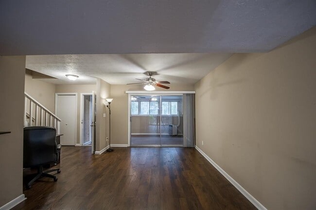 Building Photo - 411 Westwood Dr
