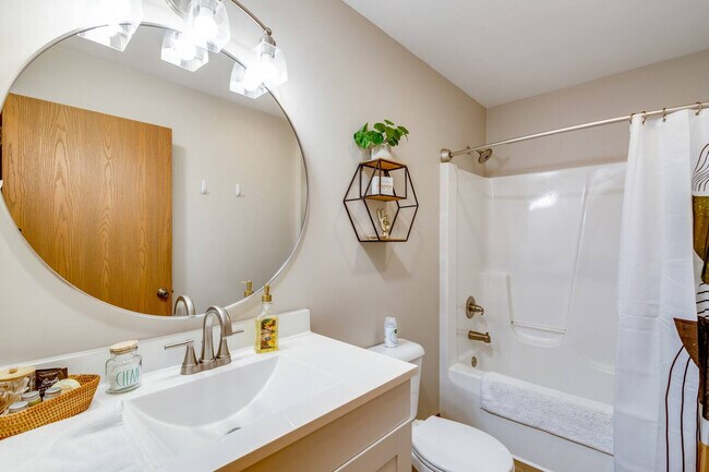 Building Photo - 10268 Cleveland Rd