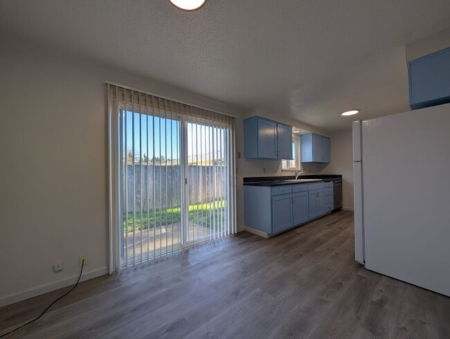 Building Photo - Cozy 2-Bedroom, 1-Bath Duplex in Springfield!