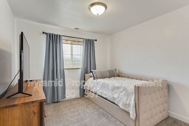 Building Photo - 994 S 4090 W