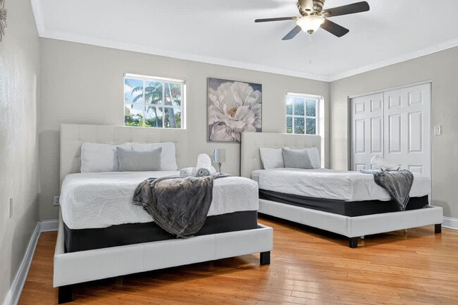 Building Photo - 2423 NE 202nd St