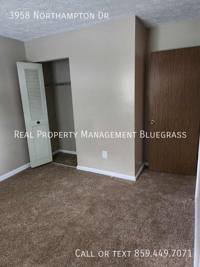 Building Photo - 3958 Northampton Dr