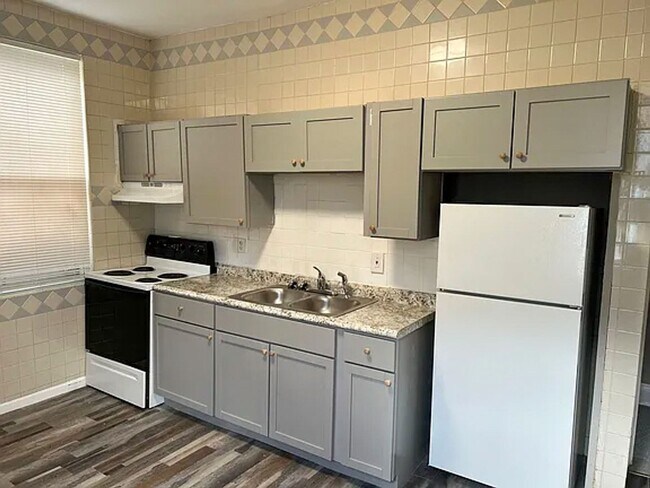 Building Photo - 3643 W 8th St