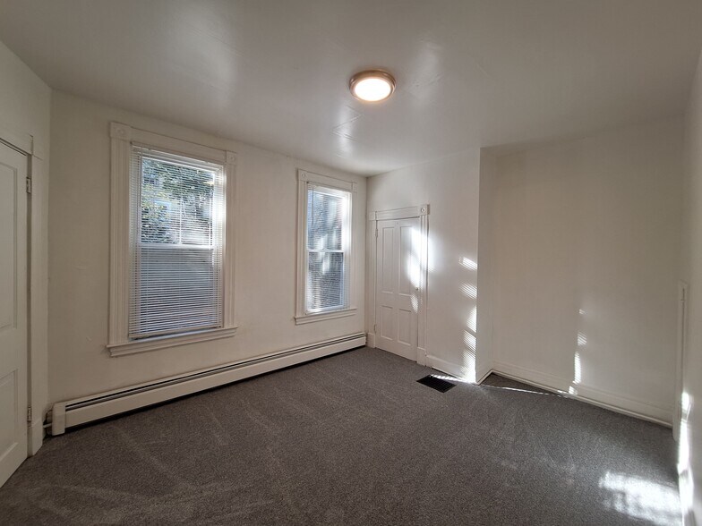 Building Photo - 822 McLain St