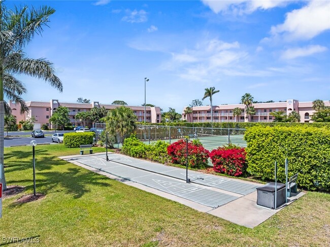 Building Photo - 400 Forest Lakes Blvd