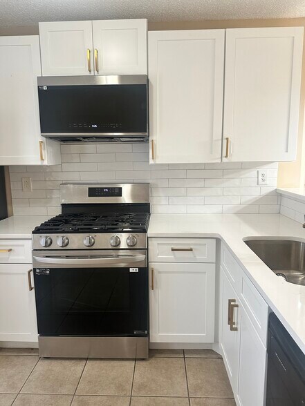 Building Photo - 8034 S Bay Ct