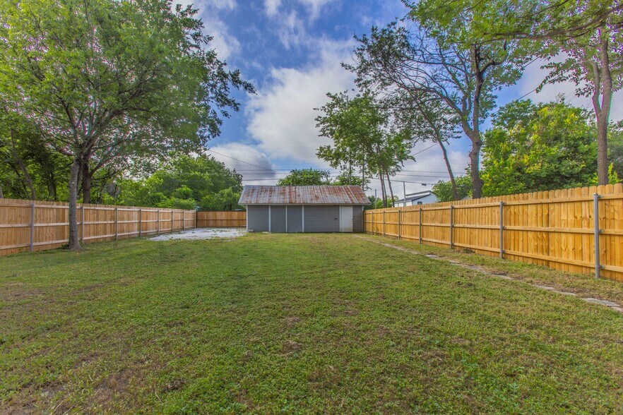 Building Photo - 2126 McKenzie Ave