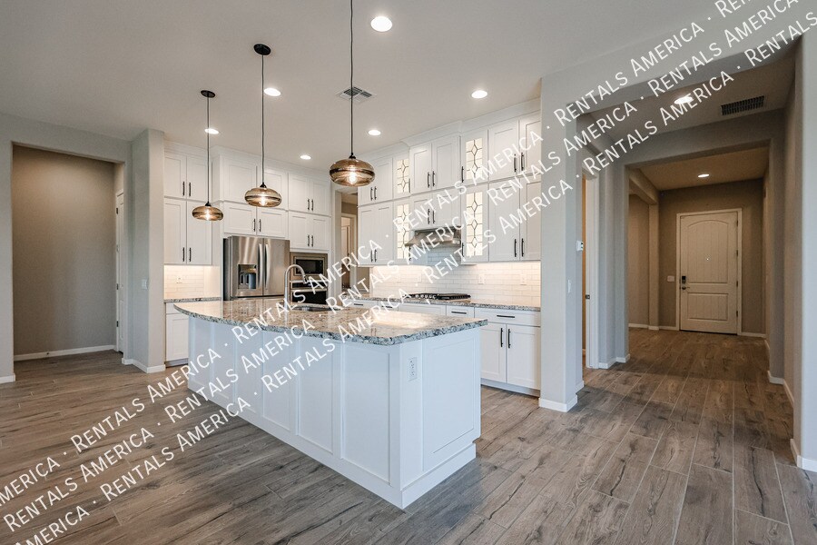Building Photo - 42085 W Morning Glory Way