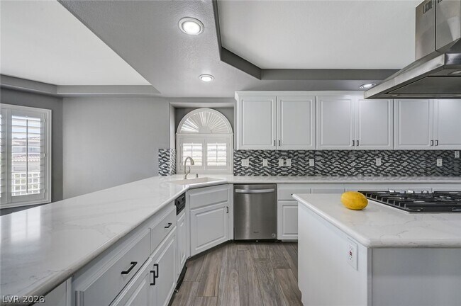 Building Photo - 3800 Beacon Point St