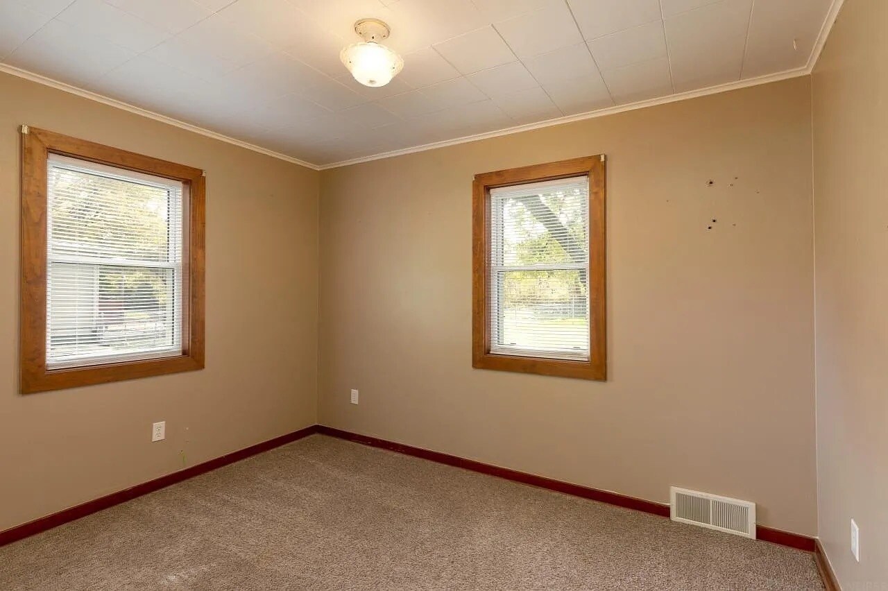 Building Photo - 241 Carrington Ave