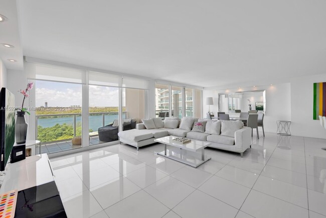 Building Photo - 100 Bayview Dr