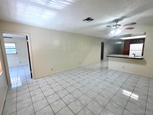 Building Photo - 7112 NW 78th Ave