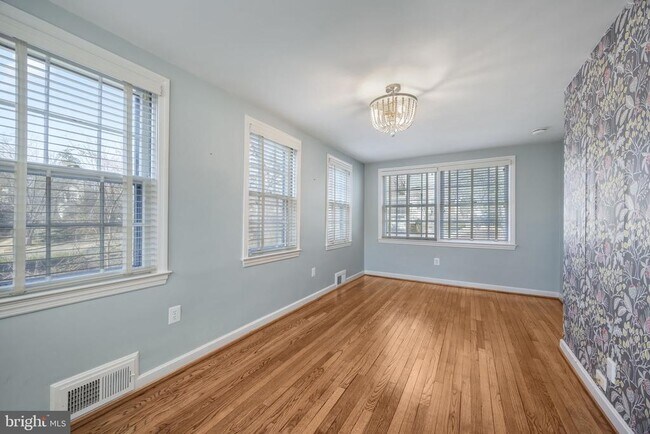 Building Photo - 2355 N Quincy St