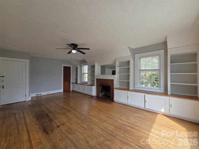 Building Photo - 754 Montgomery Ave