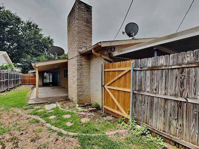 Building Photo - 1517 Camelia Dr