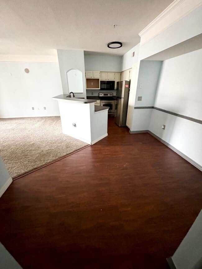 Building Photo - AVAILABLE NOW: First-floor 2-bedroom, 1-ba...