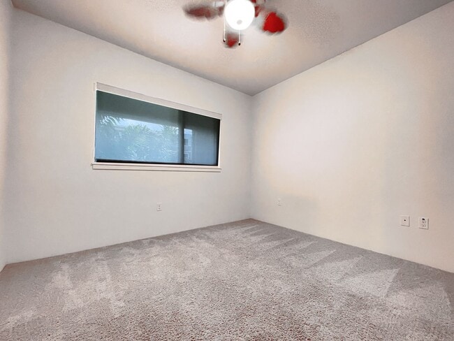 Building Photo - Pet Friendly 2-Bedroom Condo with Central ...