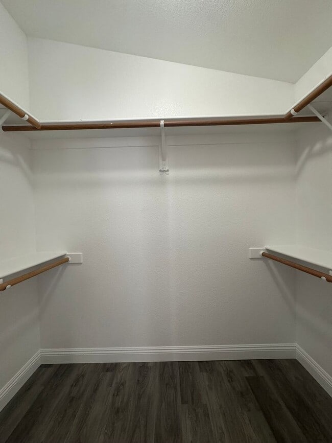 Building Photo - Beautifully Renovated 2 Bed Single Story Home