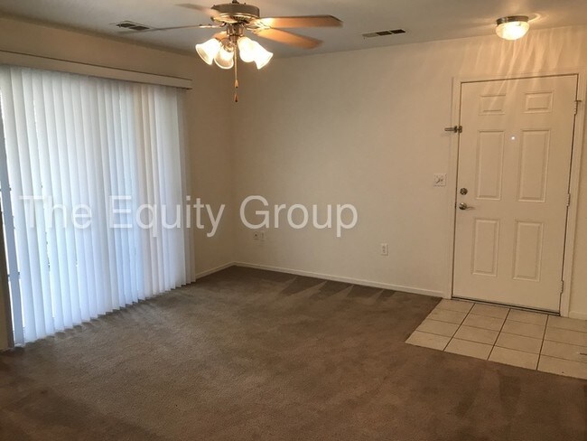 Building Photo - Upstairs unit located in Ashley Square!