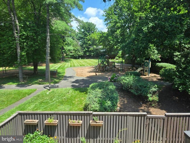 Building Photo - 1808 Ivy Oak Square