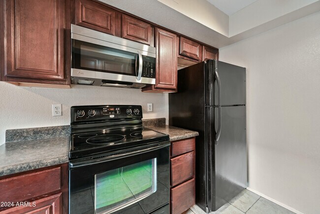 Building Photo - 8543 E Belleview St