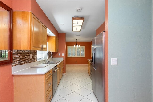 Building Photo - 9360 Chelsea Dr S