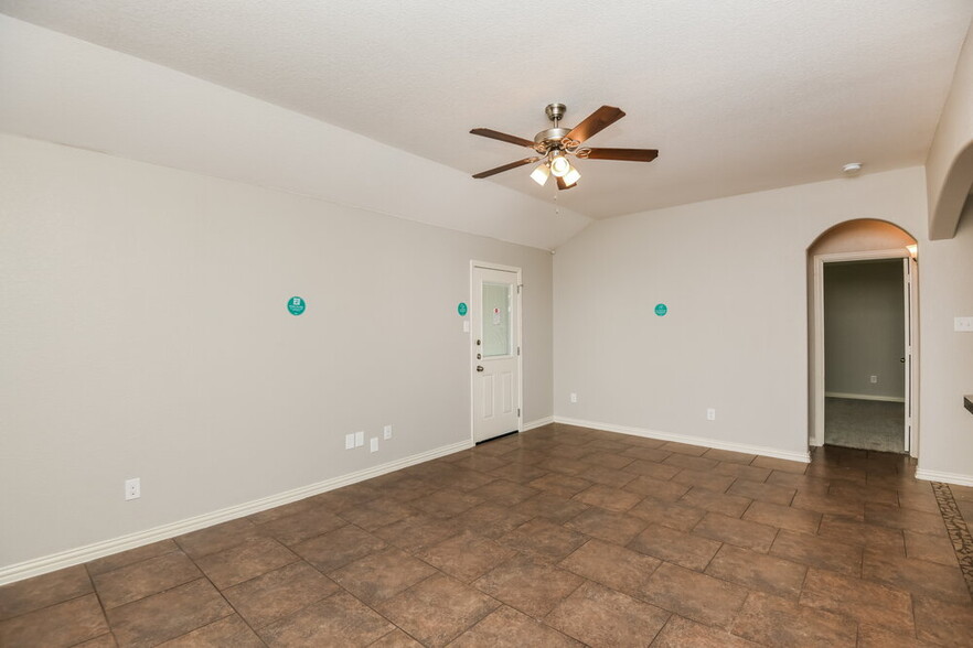 Building Photo - 7612 Hollow Point Dr