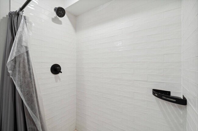 Building Photo - 1618 N Sydenham St