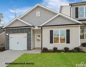 Building Photo - 3 Bedroom Triplex in Smithfield!