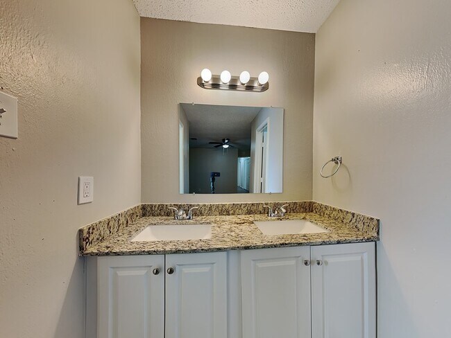 Building Photo - 23123 Bayleaf Dr