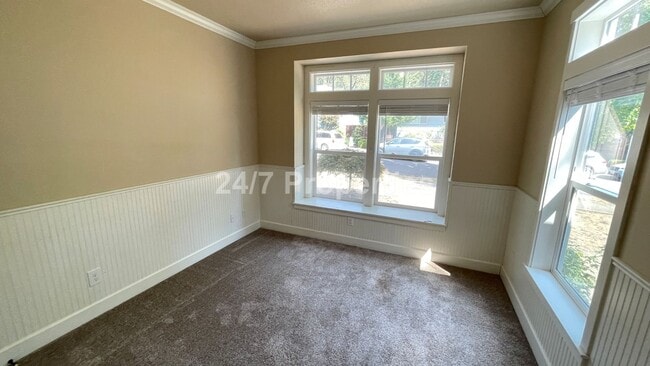 Building Photo - Stunning 4 BD | 2.5 BA Craftsman - Milwaukie