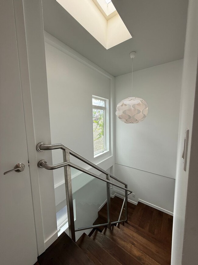 Building Photo - The contemporary residential unit townhouse