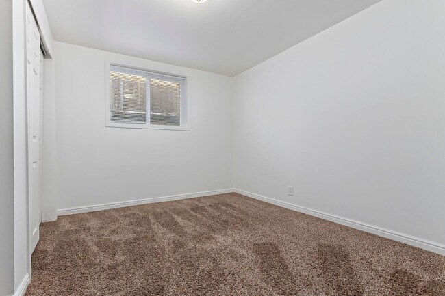 Building Photo - 443 Dorothea Way