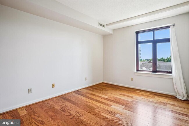 Building Photo - 2400 Clarendon Blvd
