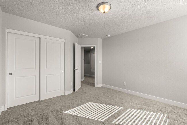 Building Photo - 1883 Sunrise Ln