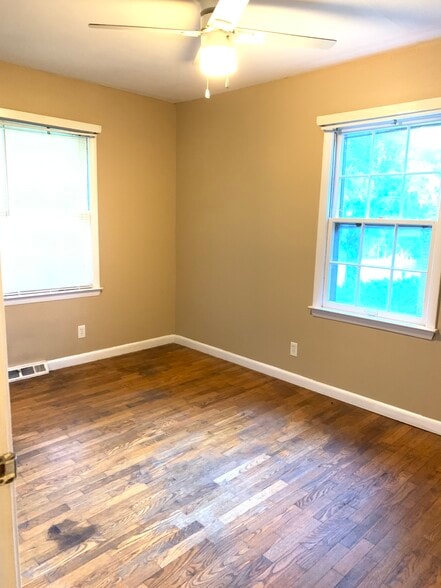 Building Photo - 272 Liverpool Rd