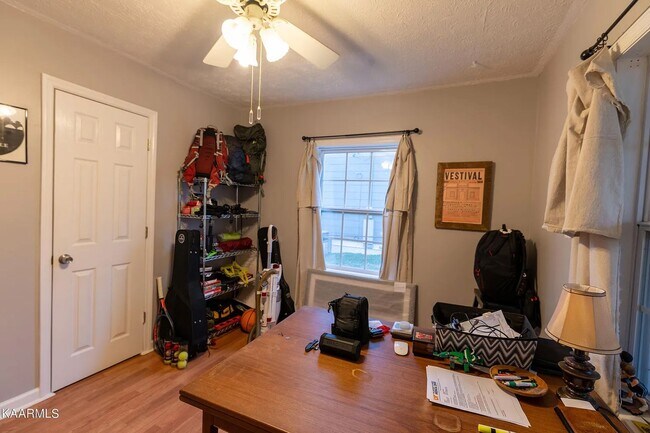 Building Photo - Updated North Knoxville Gem | Massive Fenced Yard & Prime Location!