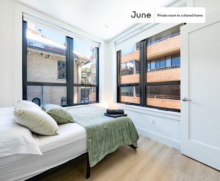 Building Photo - Room in Shared 4 bed/2 bath home